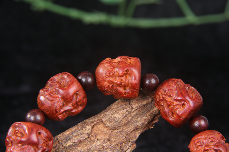 Lobular rosewood four-faced Buddha anger and sadness 2.0cm