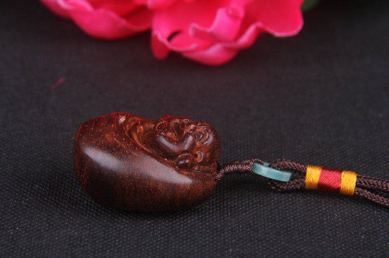 A small leaf rosewood and a hand piece